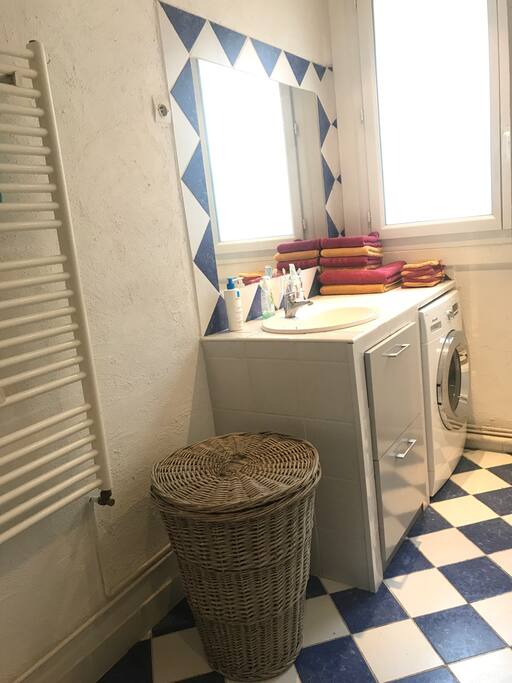 Salle d'eau avec douche et WC