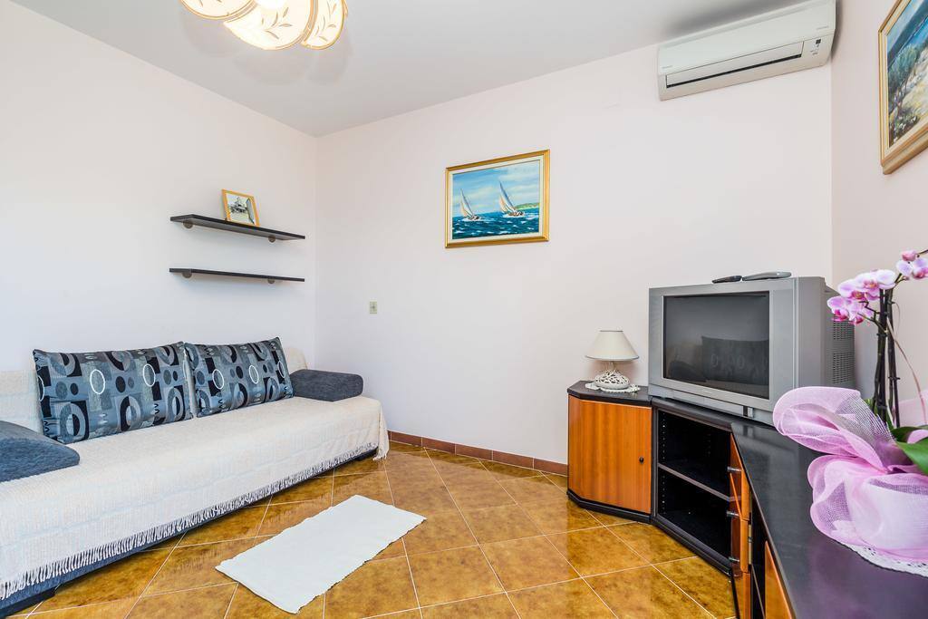 Living room, Surface: 9 m²