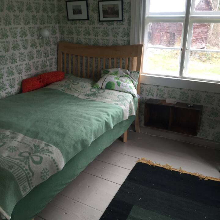 小卧室120x200厘米床