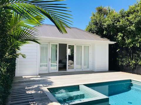Contemporary one bedroom studio with pool