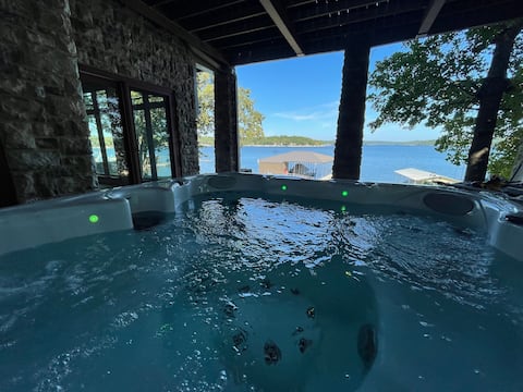 Grand Lake Opulence: Luxe Waterfront Retreat