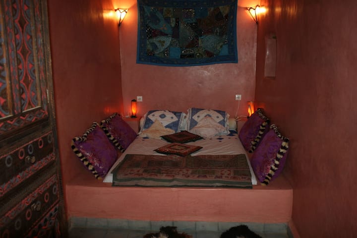 % {date_ოთახი