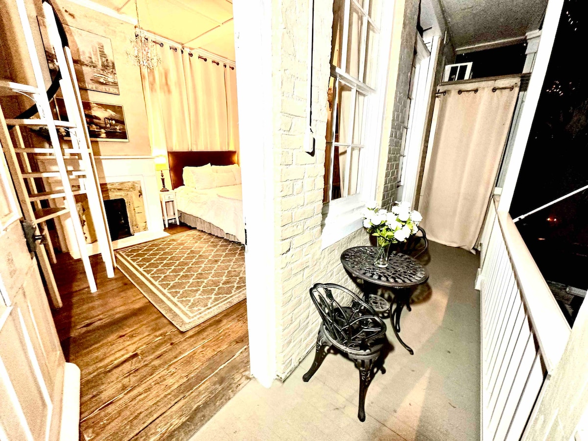 River Suite 3 bed room 2 bath private courtyard entrance large shower 4  showerheads for second floor smart DIRECTV refrigerator