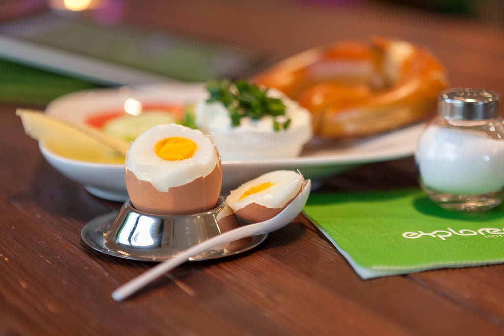 Leckeres Frühstückbuffet mit über 70 Komponenten