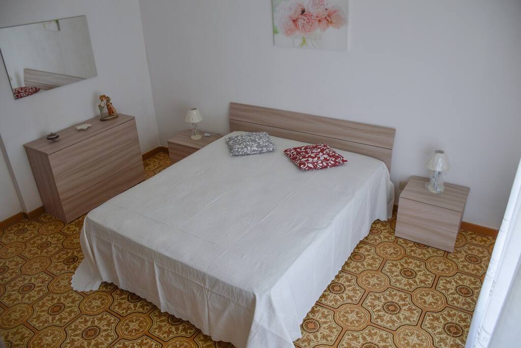 Prima stanza (con balcone privato e aria condizionata)