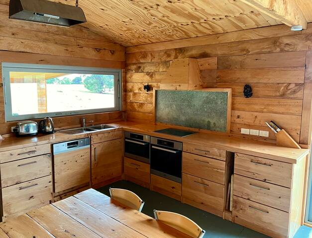 Idyllic Bruny Island Base – Beach and Bush gallery image 5