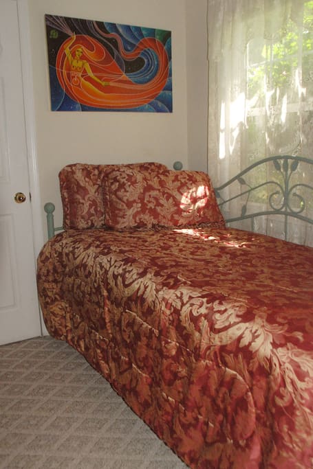 BEDROOM 2
SLEEPS ONE/ SINGLE BED