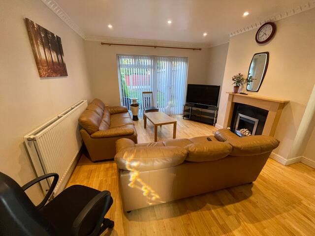 3 bedroom house in Burnage