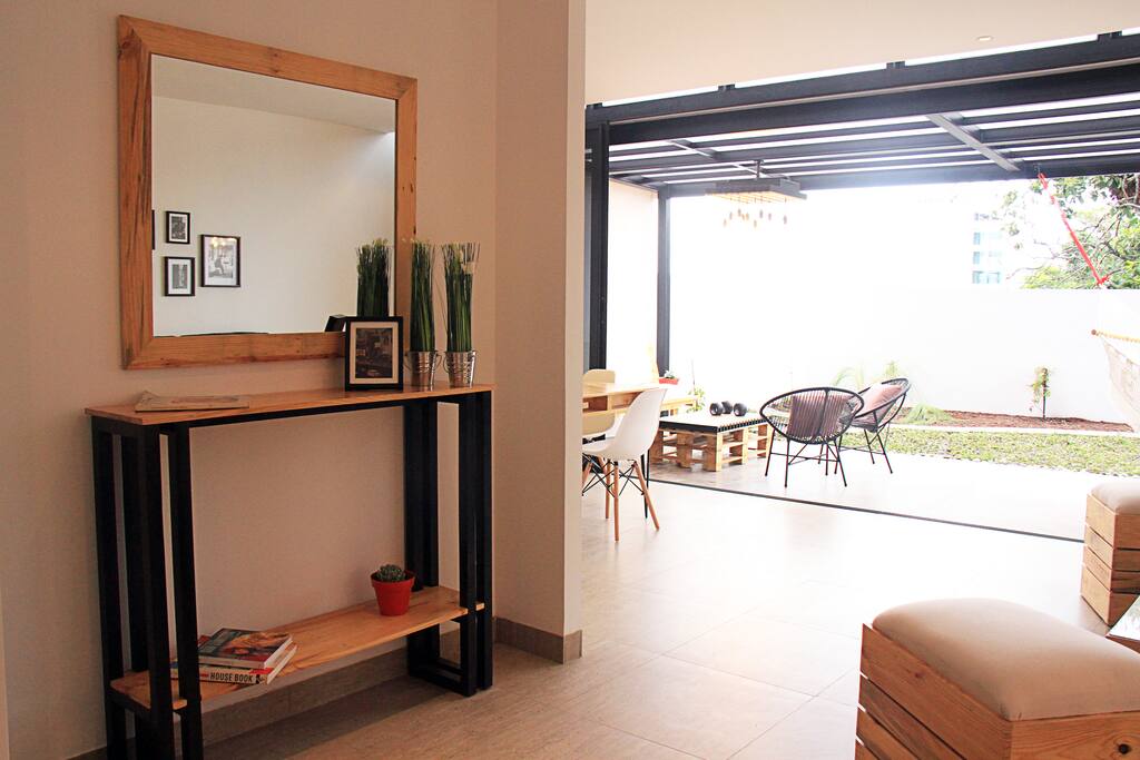Entra al apartamento y disfruta de tu estadía