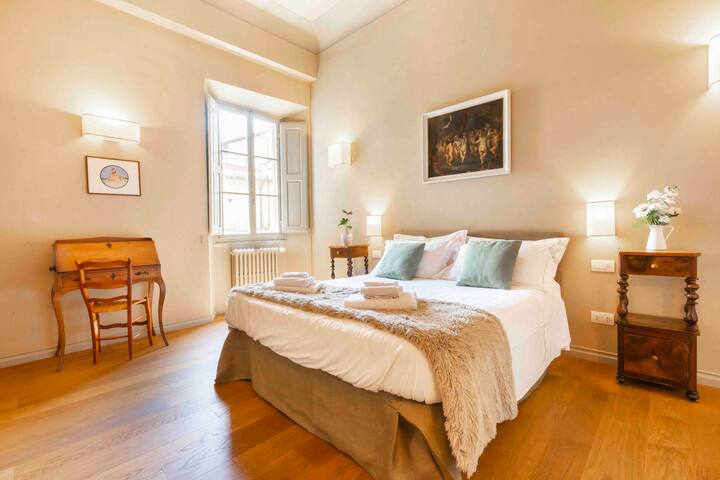 Lux Penthouse Palazzo Strozzi gallery image 5