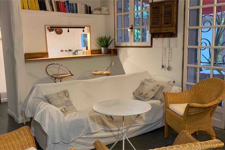 Esprit Cabanon Et Nature Près De La Mer - Menton