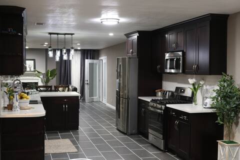4BR Home Located in the Center of It All