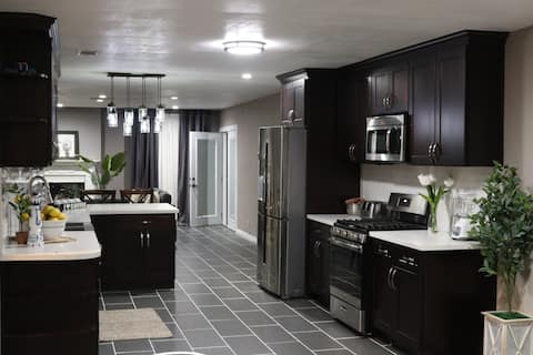 4BR Home Located in the Center of It All