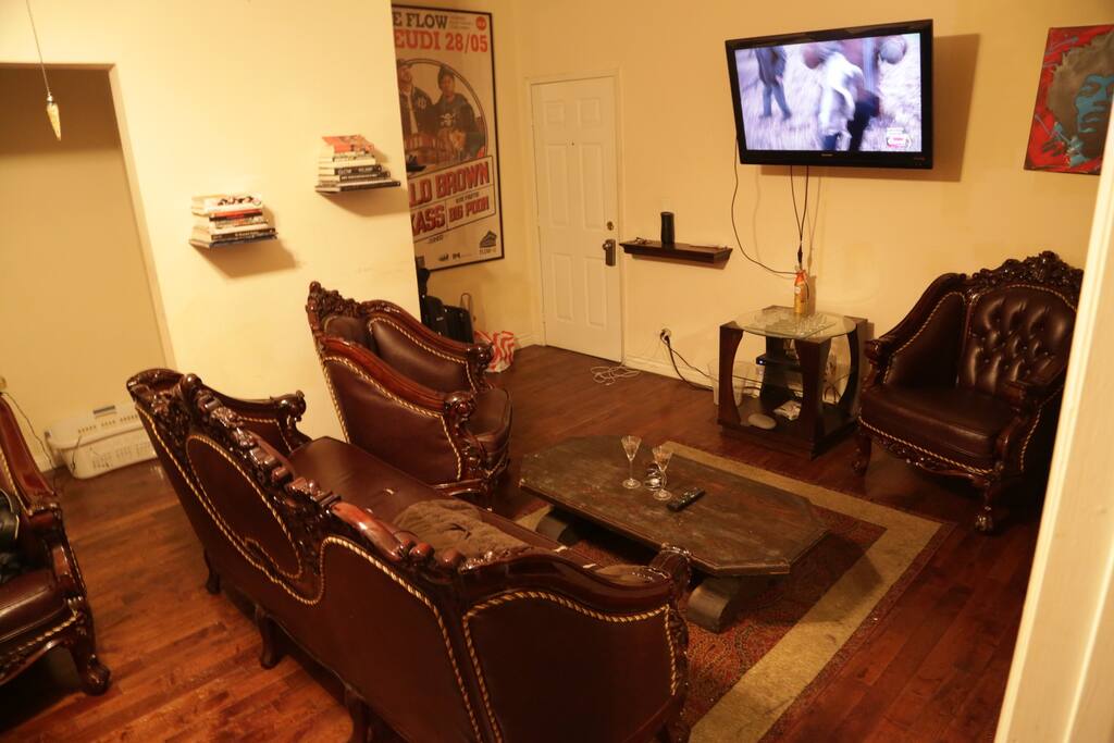 Common room with large tv, wifi and basic cable
