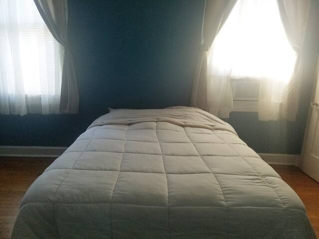 Classic Uptown Apartment!