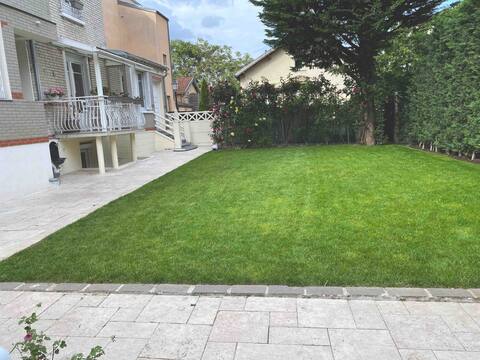 Very nice house in  Paris area