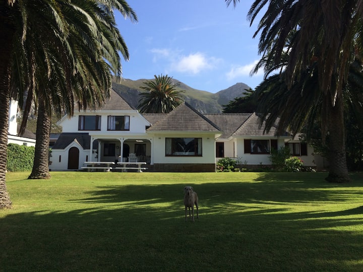 Hermanus 140 9th Street Houses for Rent in Hermanus, Western Cape