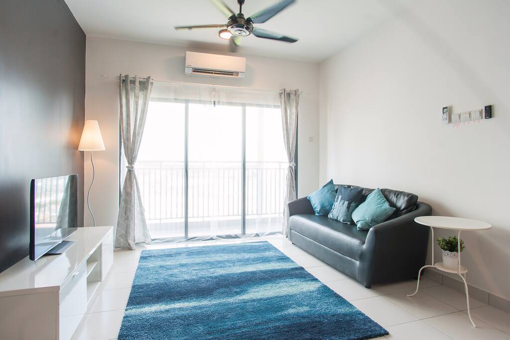 Relax on the couch and watch unlimited Netflix on our smart TV!