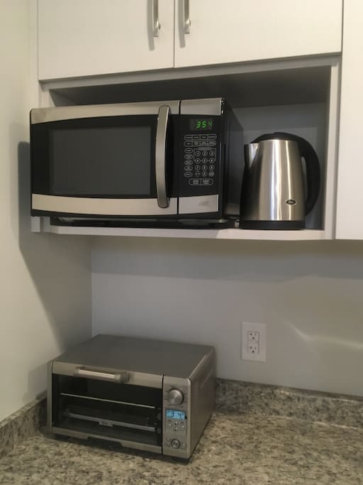 Kitchenette - microwave, mini convection oven, kettle