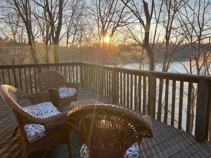 Lakefront Sunsetter at The Villager Houses for Rent in Somerset