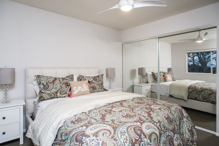 ห้องนอน #3:
เตียงควีนไซส์อยู่บนชั้น 2