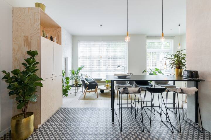 Charming duplex in mansion close to city centre. gallery image 2