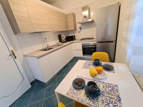 Popular Airbnb listing: "A casa di Turillo": a gaze lost in the blue in Praiano
