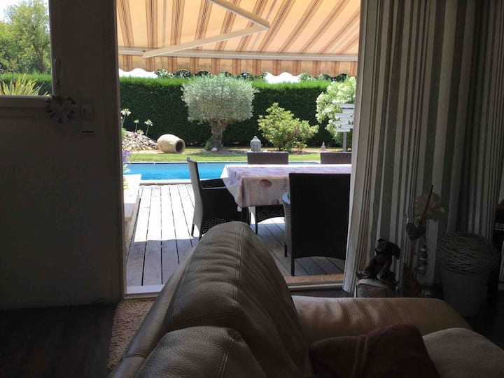 Agréable Maison Avec Piscine Privée Pour  4 Pers - France