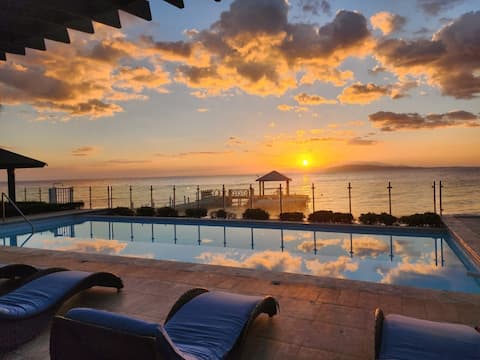 Beautiful Villa in front of Ocoa Bay