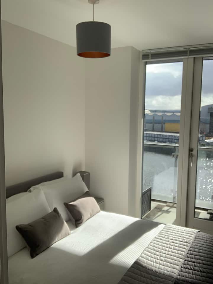 Private Room, Glasgow Harbour Waterfront Apartment Condominiums for
