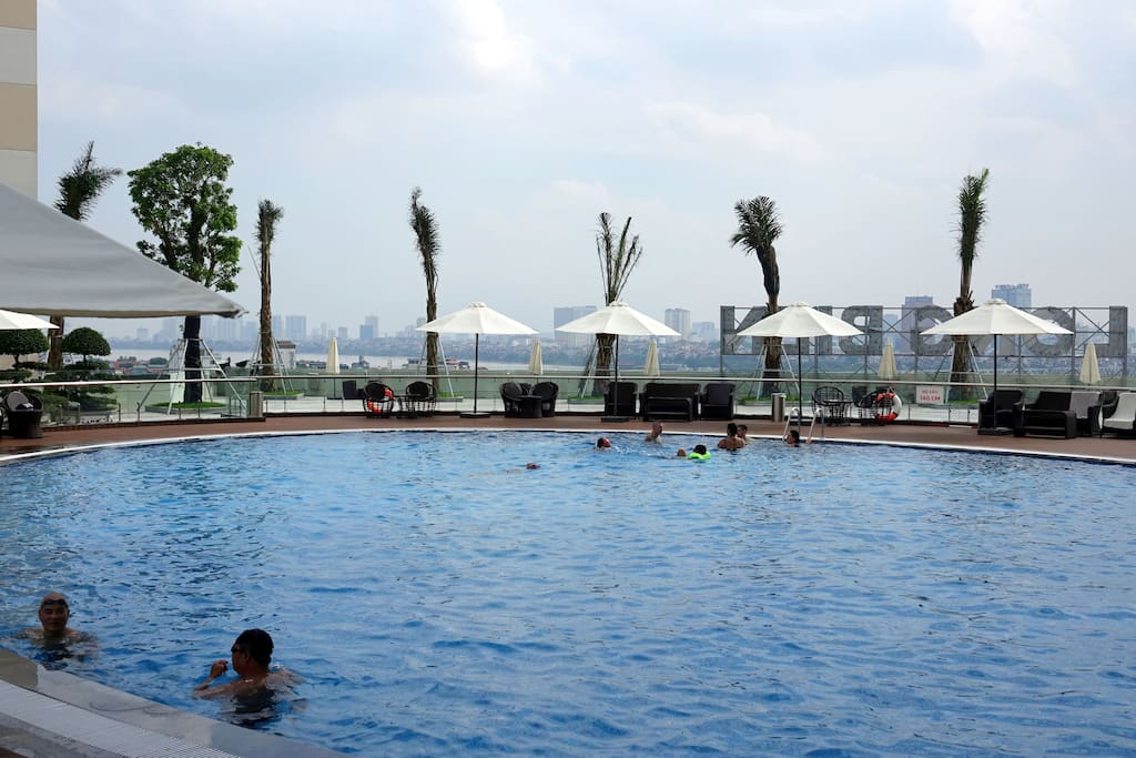 Swimming pool on the level 6
