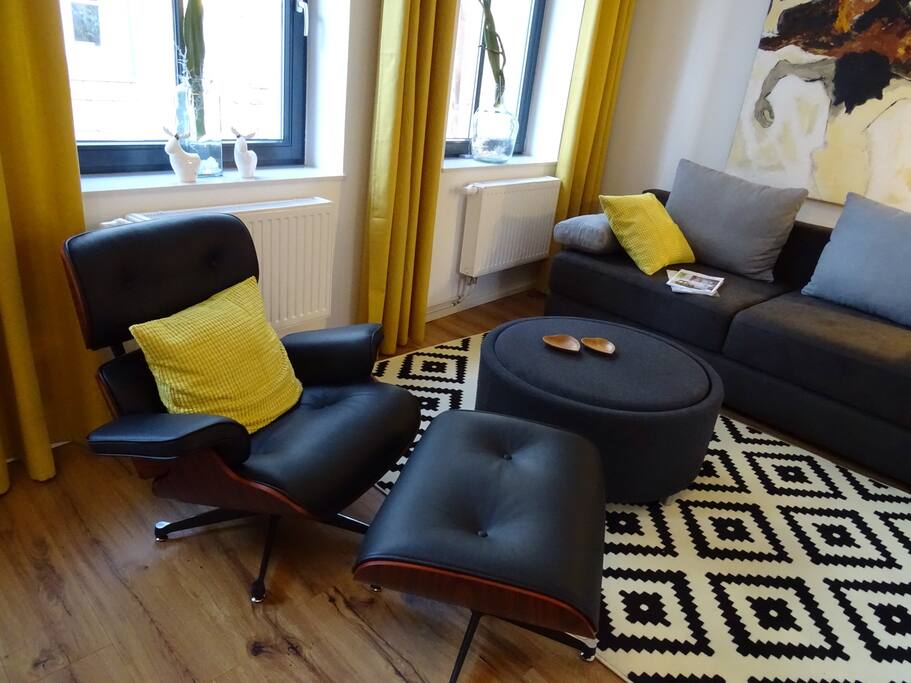 Stylischer Wohnbereich in harmonischen Farben