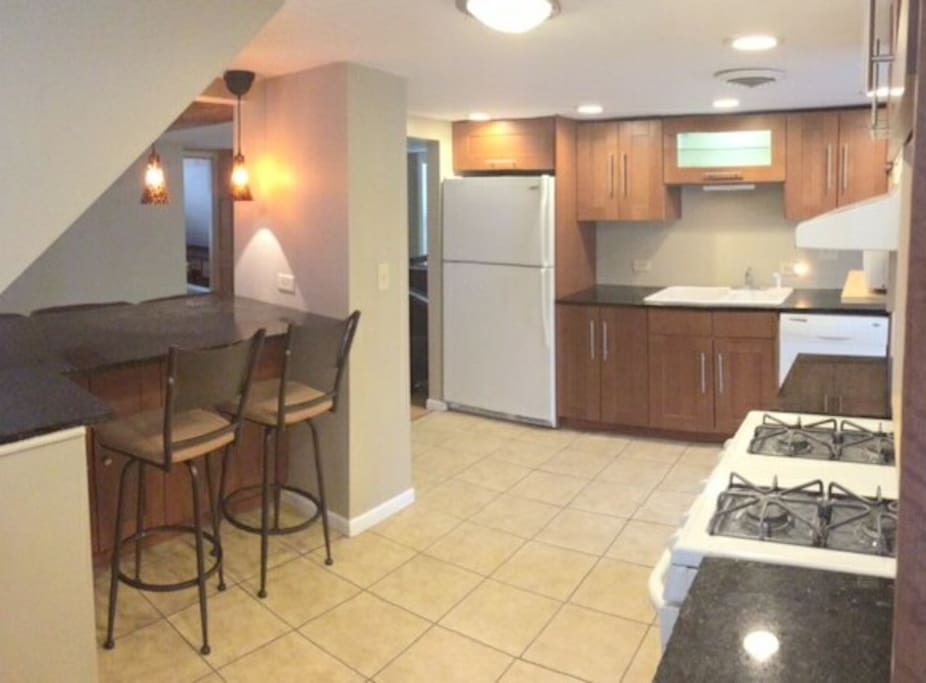Breakfast area, granite countertops