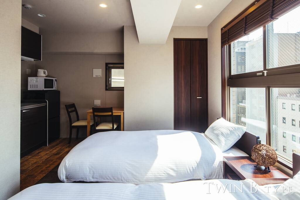 Bright room with sunlight.
天気がいい日は太陽がお部屋を照らしてくれます。
