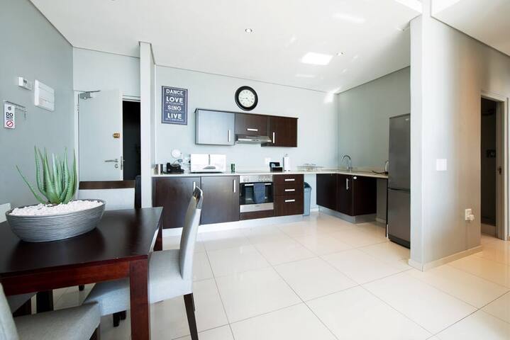 2 Bdrm Beachfront Apartment with awesome sea views gallery image 2