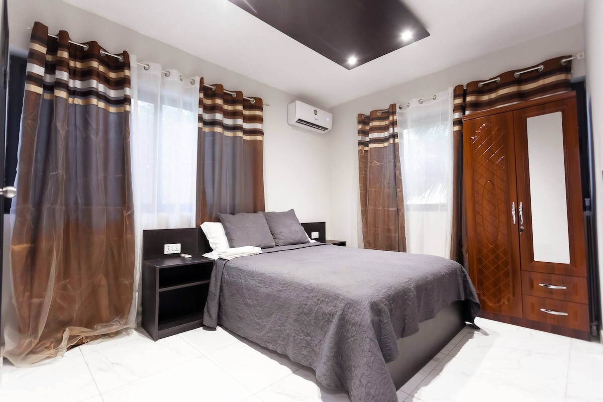 Chumba cha kulala cha 2 kilicho upande wa pili kulia. 