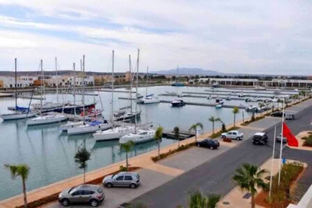 la marina, shopping, restaurant, centre commercial, discothèque a 15 minutes a pied