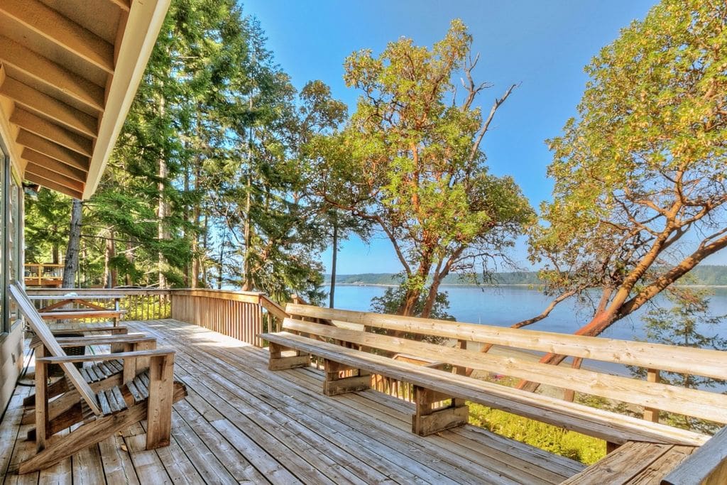 Huge deck with sweeping western views of the Olympic Mountains, Case Inlet, McMicken Island, Harstine Island, Oscar, Eagles and more!