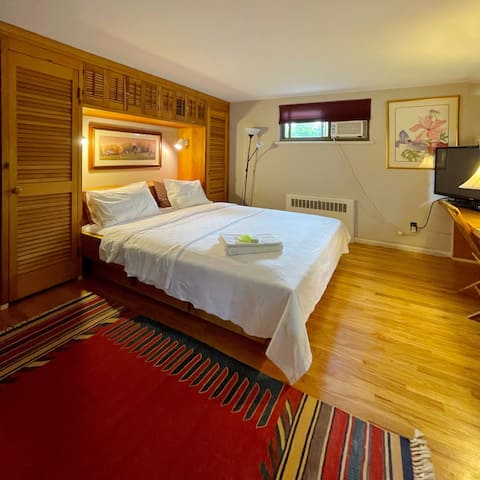 Private Mount Carmel Suite w/Private Bath by Trail