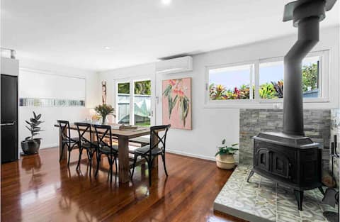 Noosa living, luxury 4 brm home - pool & cinema