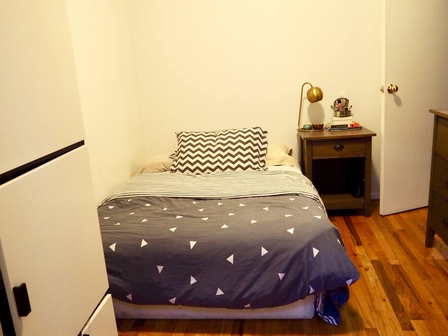 Lit double / Full size bed