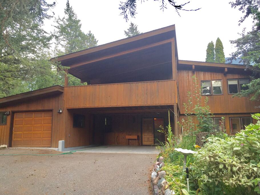 View of the driveway and upper deck