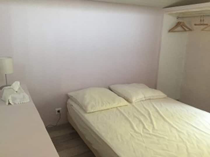 Chambre mezzanine, lit 140/190