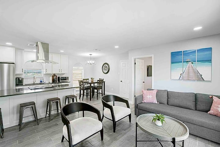 Coastal Getaway•king Bed•4tvs•games•cozy Yard - Corpus Christi, TX