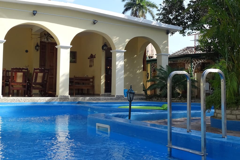 Pool 2-geteilt für Erwachsene und Kinder