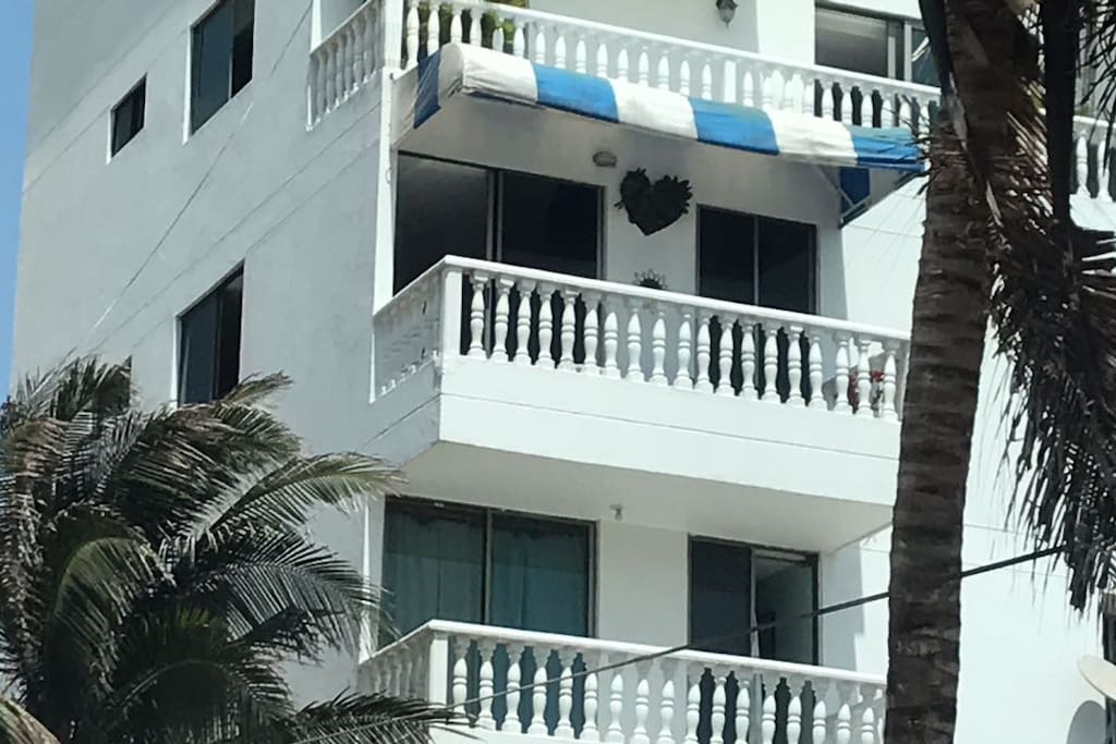 El balcón con toldo es el nuestro