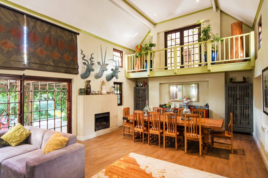 living area dining room