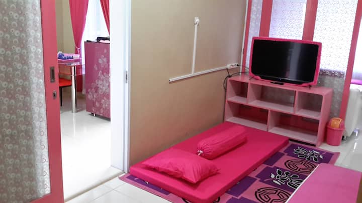 يمكن استخدام أسرّة إضافية في غرفة التلفزيون