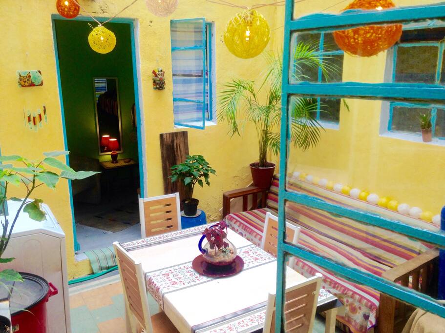 The whole house is built around an open air courtyard that provides lot of light, warmth and a cozy atmosphere. Chez nous c'est toujours printemps, mëme au milieu de l'hiver ;)