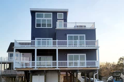 Oceanfront Gem (Hot Tub and Sauna - extra fee)